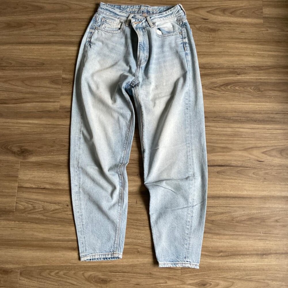 American Eagle Relaxed Mom Jeans - Size 2